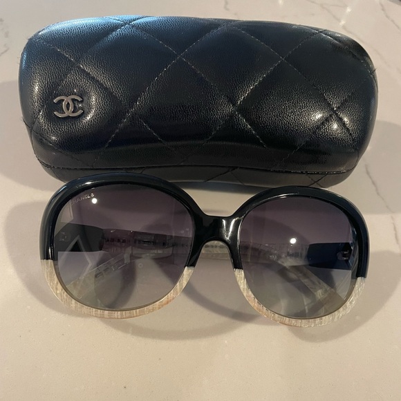 Chanel Sunglasses - classic black and white CC - Picture 1 of 11